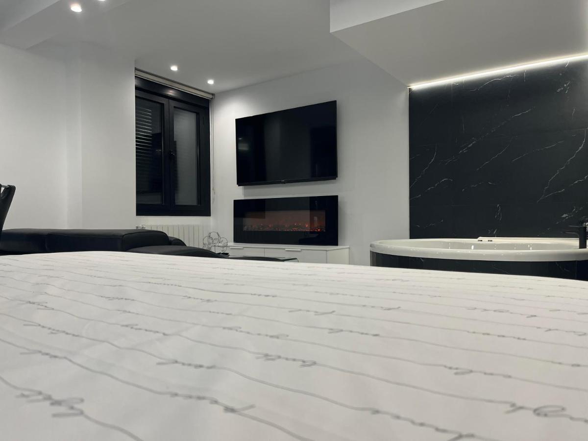 Black And White Suite "La Marinera" Castro Urdiales Exterior foto